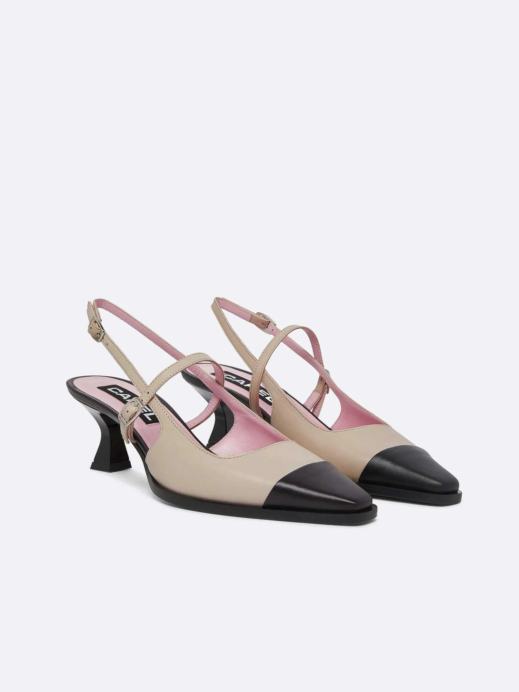 Carel Pompen>Beige En Zwarte Lederen Slingback Pumps