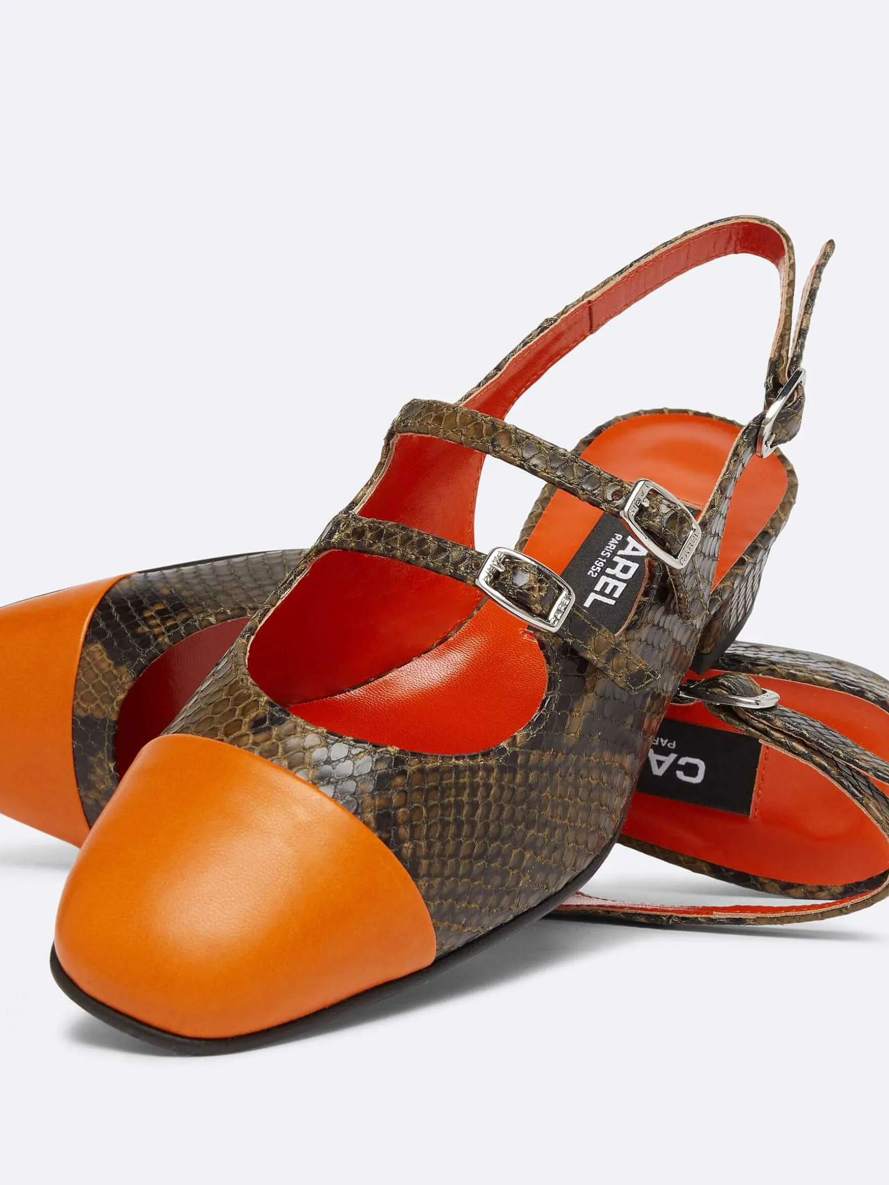Carel Slingbacks>Groen Gerecycled Leer Met Pythonprint En Oranje Leren Mary Janes Met Slingback