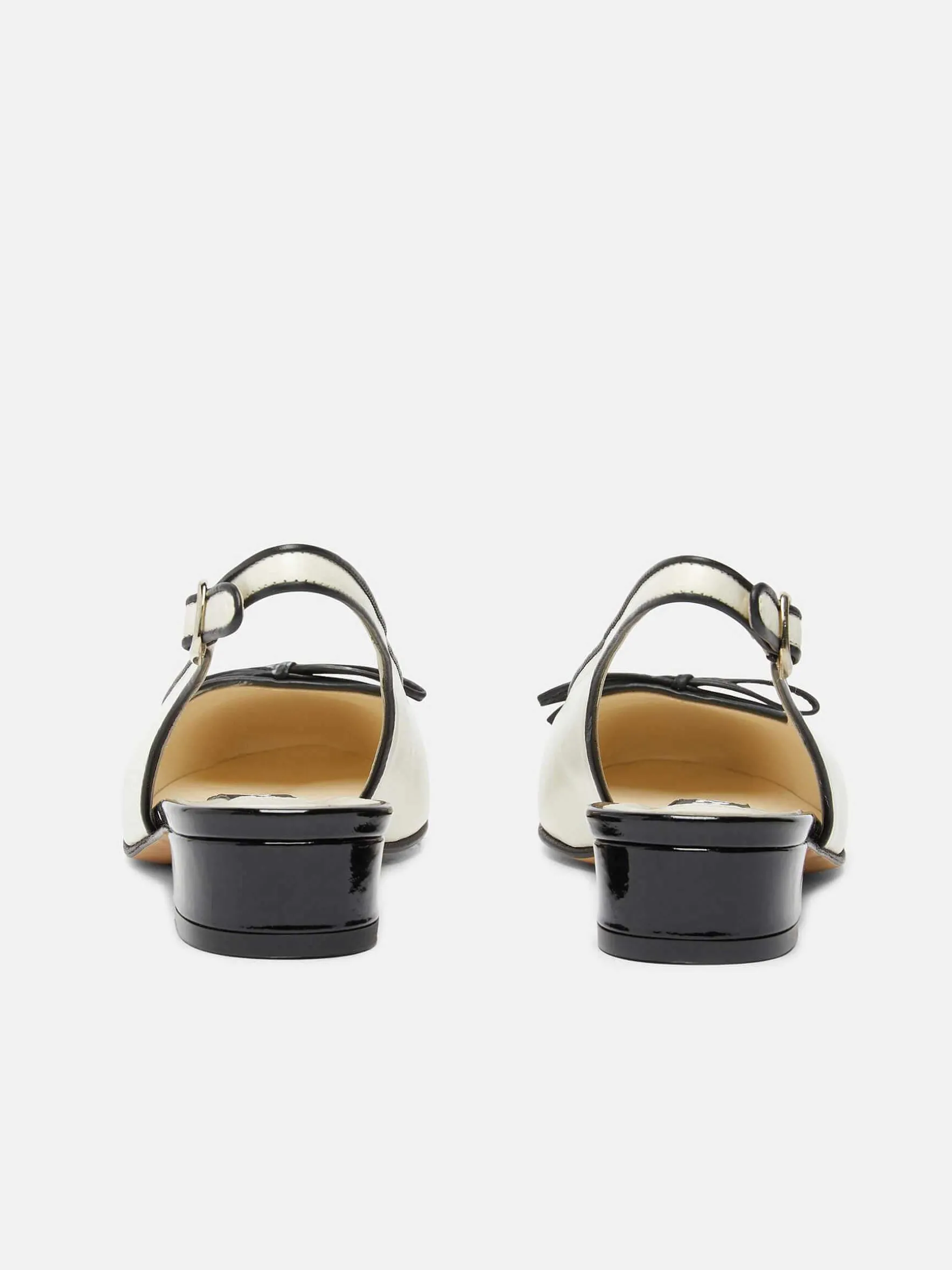 Carel Ballerina'S>Ivoorkleurige Leren En Zwarte Lakleren Slingback Ballerina'S