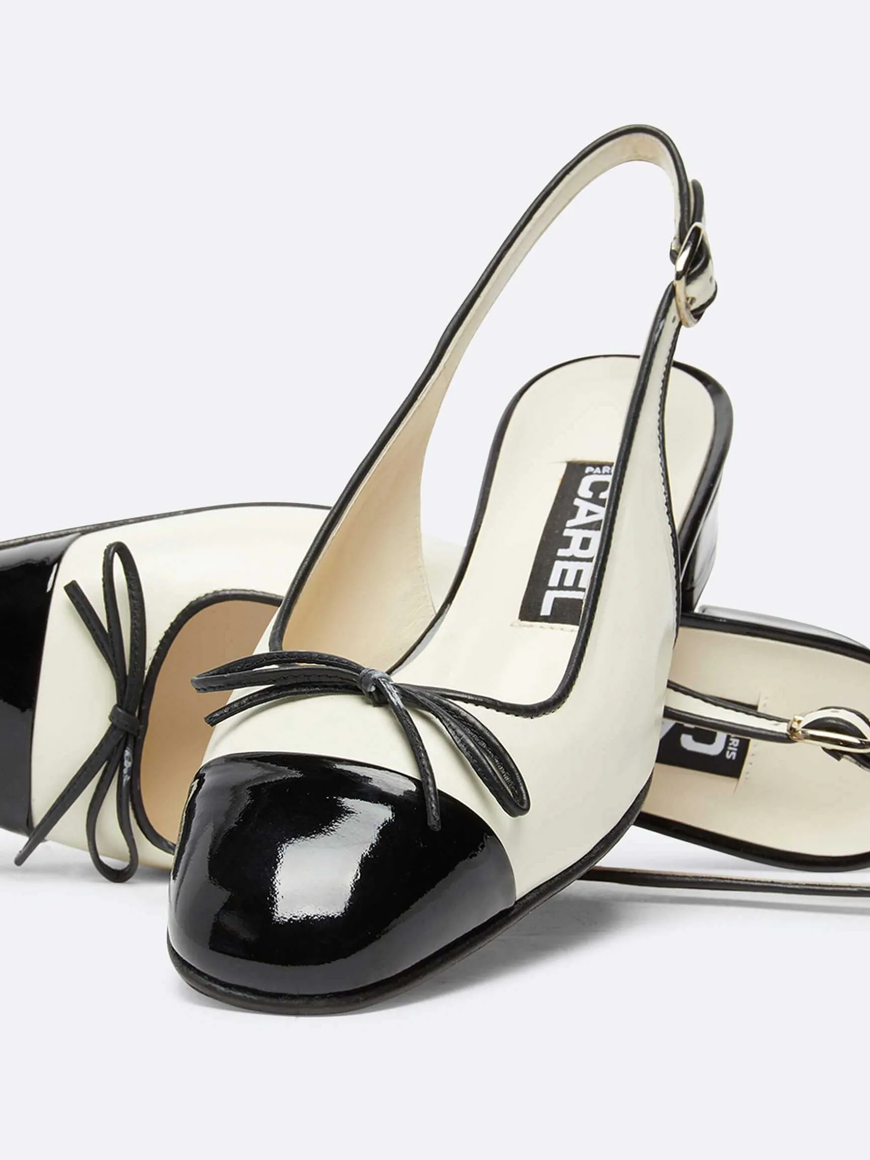 Carel Ballerina'S>Ivoorkleurige Leren En Zwarte Lakleren Slingback Ballerina'S