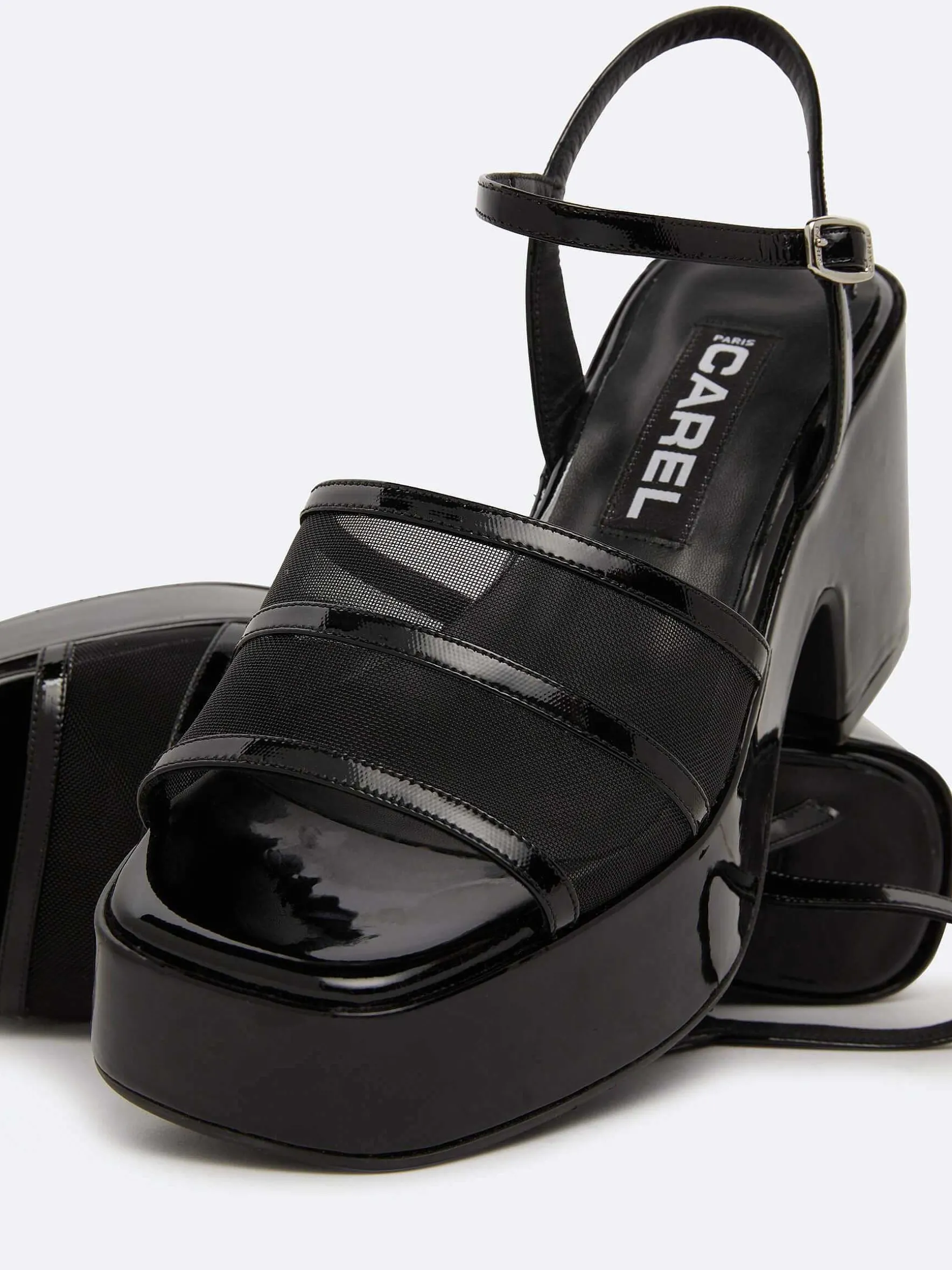Carel Sandalen En Muilezels>Sandalen Van Zwart Lakleer En Mesh