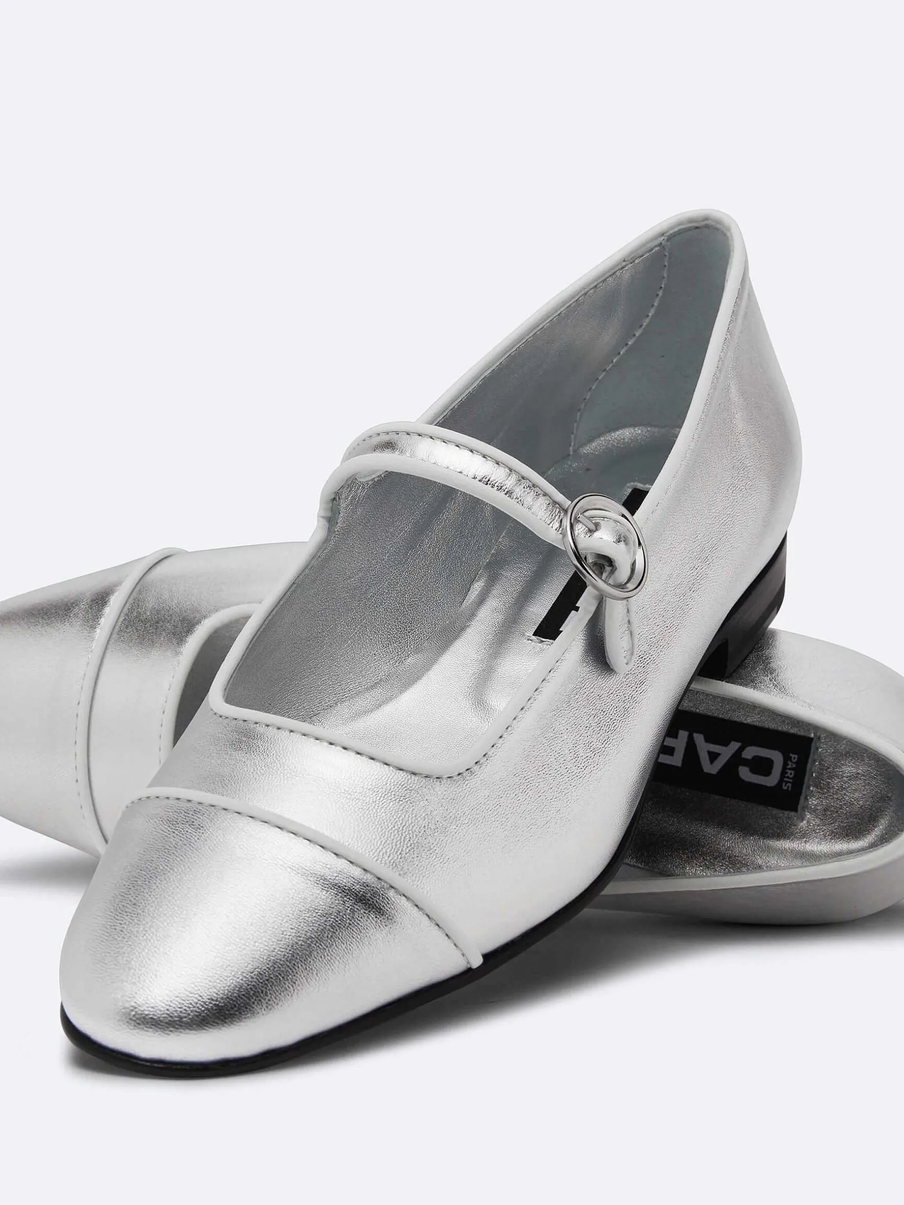 Carel Ballerina'S>Zilveren En Witte Leren Mary Janes Met Biezen